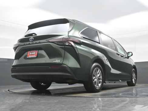 Used 2024 Toyota Sienna XLE image 33