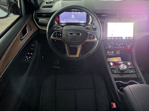 New 2025 Jeep Grand Cherokee Summit image 17