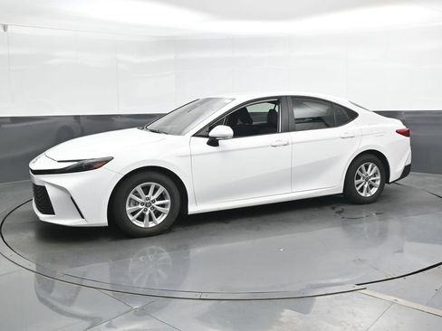 Used 2025 Toyota Camry LE FWD image 7