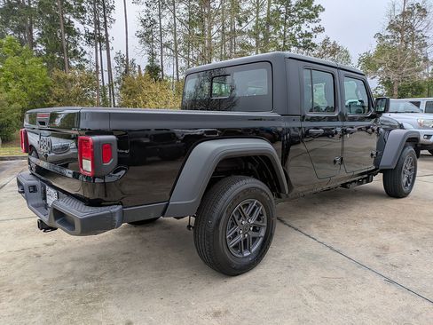New 2026 Jeep Gladiator Sport AWD/4WD image 4