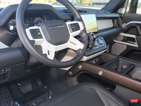 Used 2024 Land Rover Defender 130 S image 14