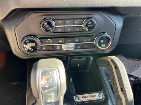 New 2025 Ford Bronco Badlands image 10