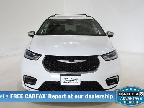 Used 2023 Chrysler Pacifica Limited FWD image 2