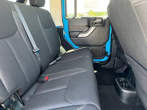Used 2018 Jeep Wrangler Unlimited Rubicon w/ Cold Weather Group AWD/4WD image 24