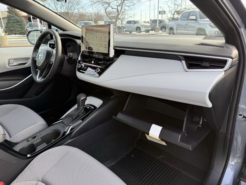 Used 2025 Toyota Corolla SE w/ SE Premium Package image 13