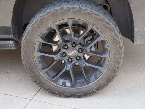 Used 2021 GMC Yukon XL AT4 w/ AT4 Premium Package AWD/4WD image 32