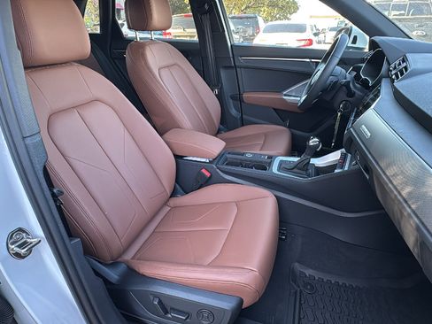 Certified 2025 Audi Q3 2.0T Premium image 32