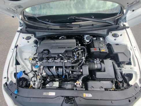 Used 2025 Hyundai Elantra Limited FWD image 9