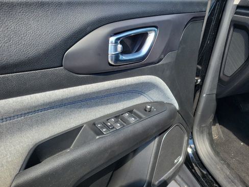 Used 2022 Jeep Compass Latitude w/ Sun and Sound Group AWD/4WD image 12