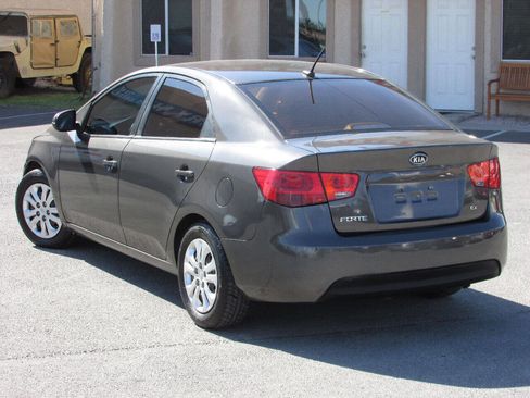 Used 2013 Kia Forte EX image 7