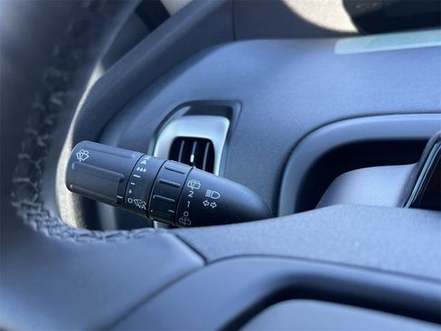 New 2025 Ford Expedition Active image 10