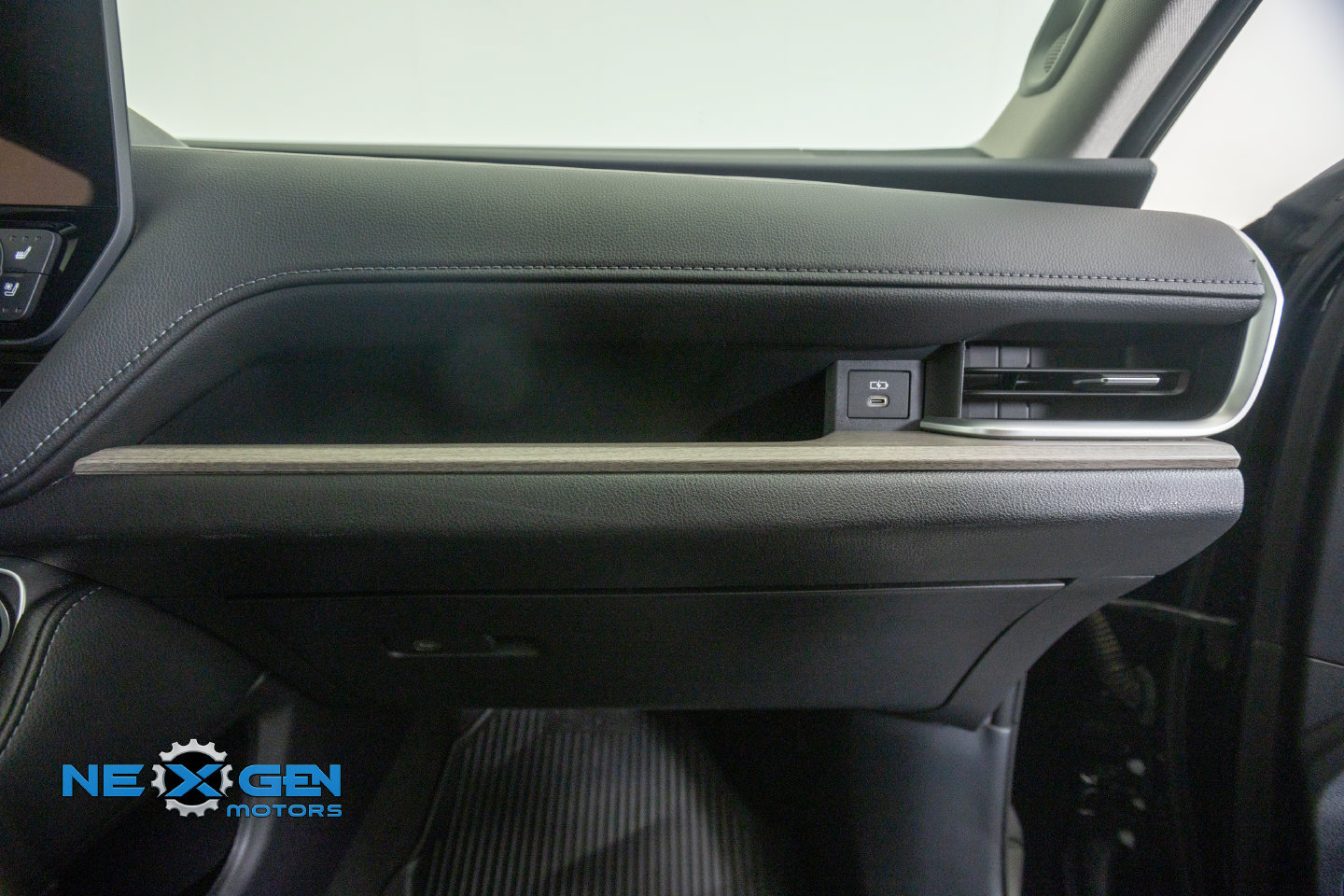 Used 2026 Toyota Grand Highlander AWD image 9