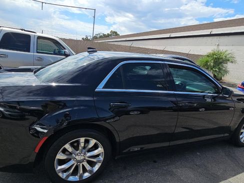 Used 2017 Chrysler 300 Limited AWD/4WD image 4
