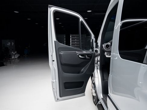 Used 2021 Mercedes-Benz Sprinter 3500 image 40