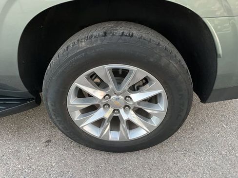 Used 2023 Chevrolet Suburban Premier image 18