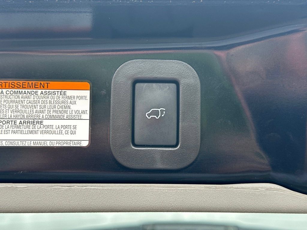 Used 2019 Toyota Sienna XLE w/ XLE Navigation Package FWD image 11