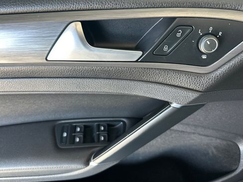 Used 2019 Volkswagen Golf SE w/ Driver Assistance Package FWD image 11