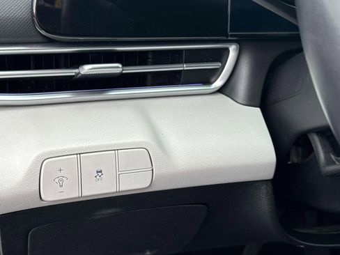 Used 2024 Hyundai Elantra Limited image 21