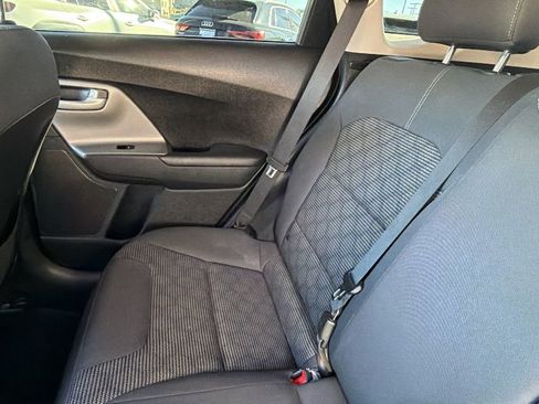 Used 2021 Kia Niro LX image 11