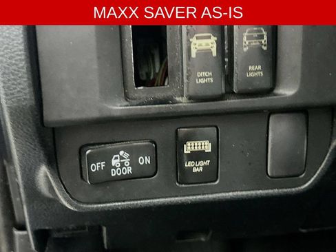 Used 2017 Toyota Tacoma SR5 AWD/4WD image 20