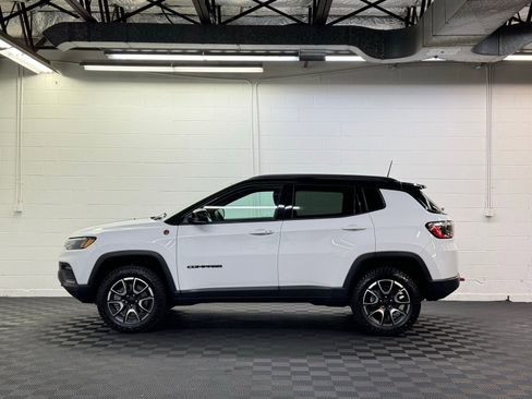 Used 2024 Jeep Compass Trailhawk w/ Trailhawk Convenience Group image 3