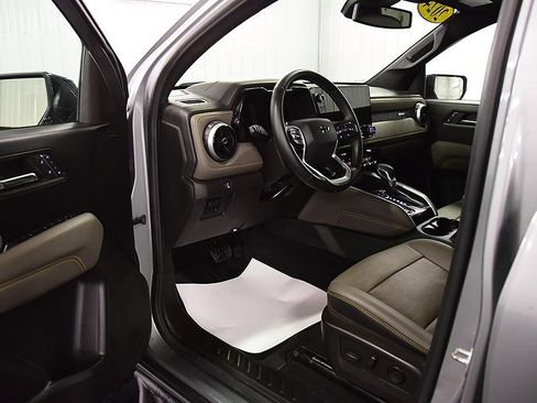 Used 2024 Chevrolet Colorado ZR2 w/ ZR2 Convenience Package III image 16