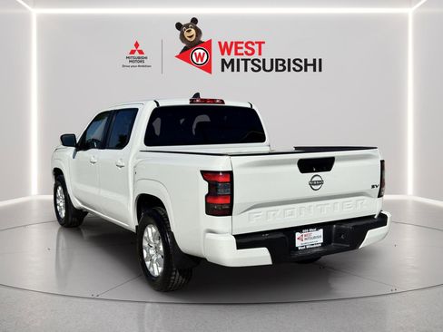 Used 2022 Nissan Frontier SV image 2