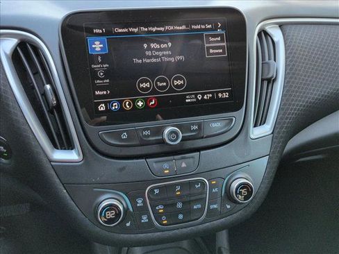 Used 2025 Chevrolet Malibu LT image 11