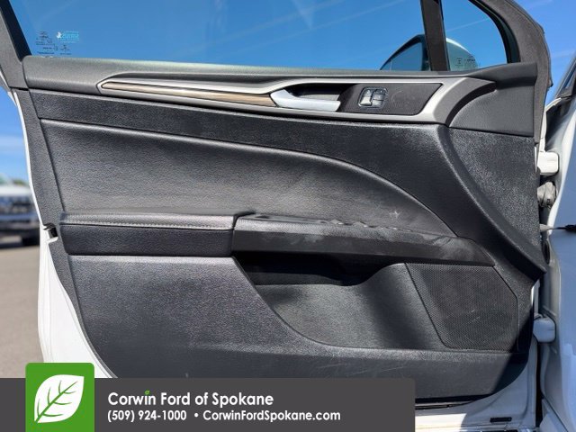 Used 2017 Ford Fusion SE AWD/4WD image 18