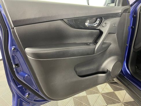 Used 2017 Nissan Rogue SL w/ SL Premium Package image 10