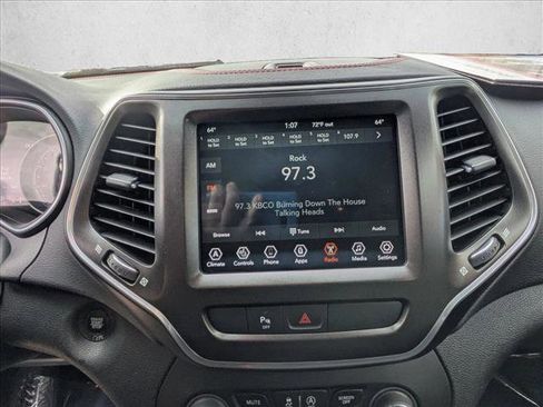 Used 2020 Jeep Cherokee Trailhawk w/ Cold Weather Group image 15