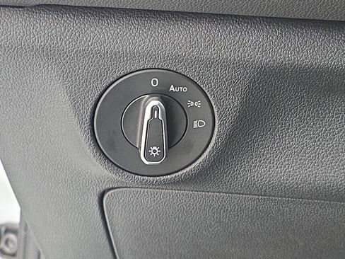 Certified 2025 Volkswagen Jetta Sport image 25