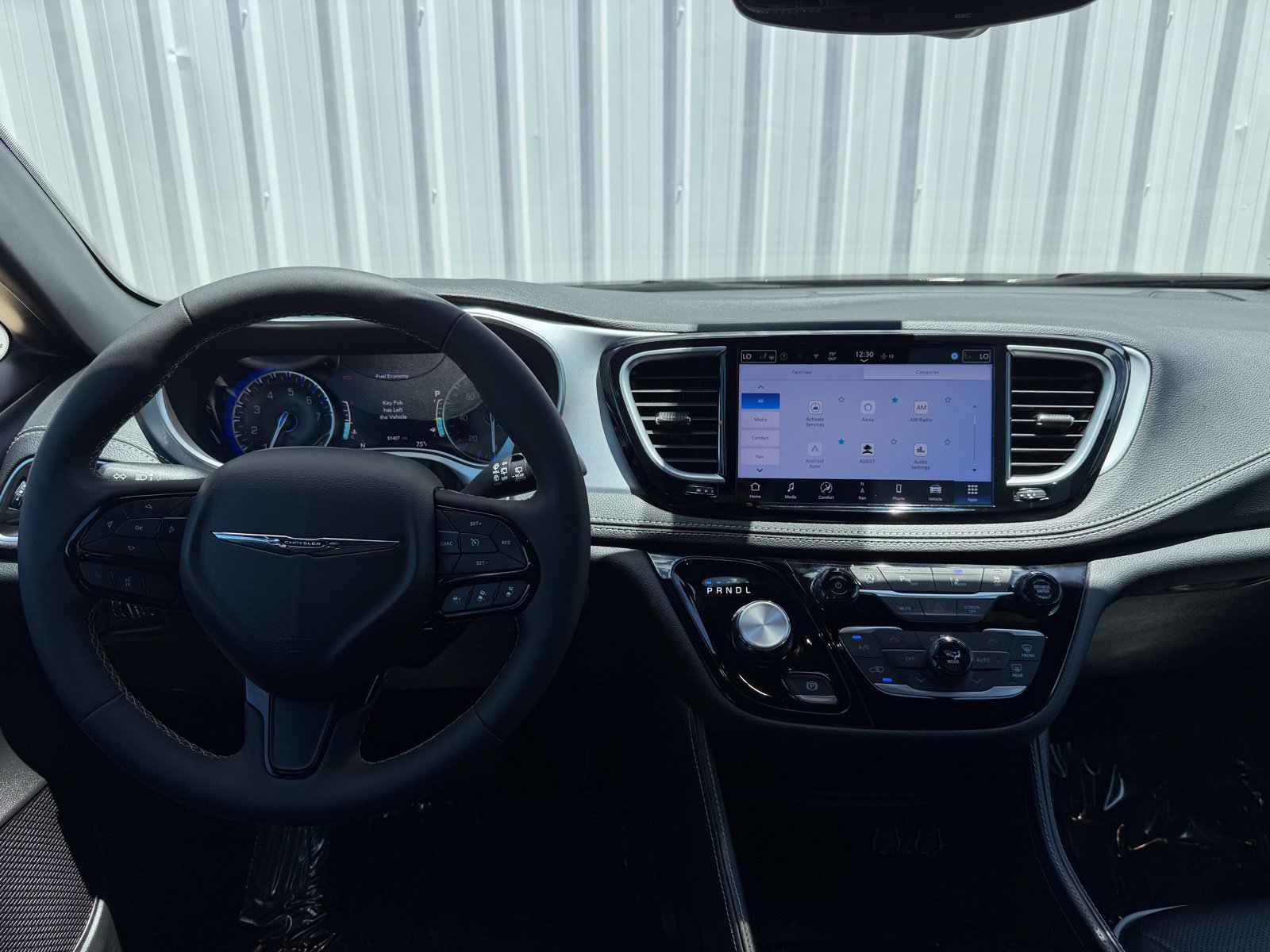 Used 2025 Chrysler Pacifica Limited FWD image 12