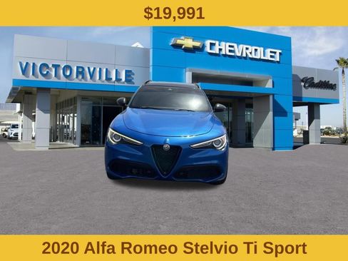 Used 2020 Alfa Romeo Stelvio Ti Sport w/ Quick Order Package 22S Sport AWD/4WD image 2