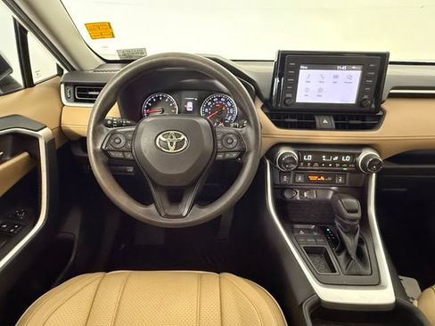 Used 2019 Toyota RAV4 XLE w/ Convenience Package FWD image 26