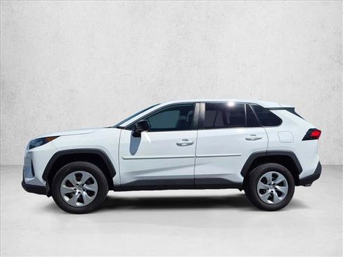 Used 2022 Toyota RAV4 LE FWD image 8