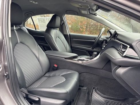 Used 2024 Toyota Camry SE image 25