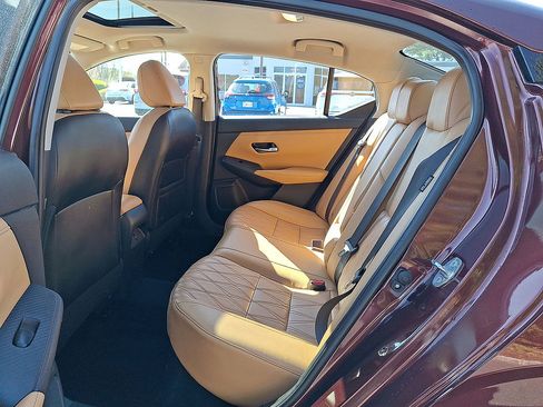 Used 2022 Nissan Sentra SV w/ SV Premium Package FWD image 13