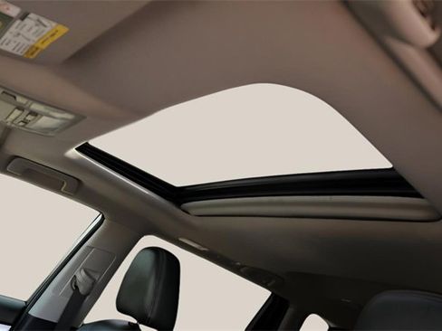 Used 2018 Toyota Highlander XLE image 12