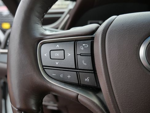 Used 2019 Lexus ES 300h w/ Accessory Package 2 image 27