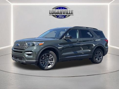 Certified 2024 Ford Explorer XLT w/ Equipment Group 202A AWD/4WD image 1
