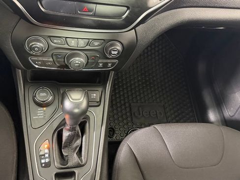 Used 2019 Jeep Cherokee Sport w/ Cold Weather Group AWD/4WD image 23