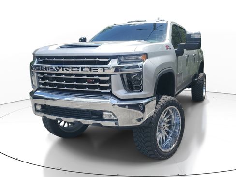 Used 2020 Chevrolet Silverado 2500 LTZ w/ LTZ Plus Package AWD/4WD image 3