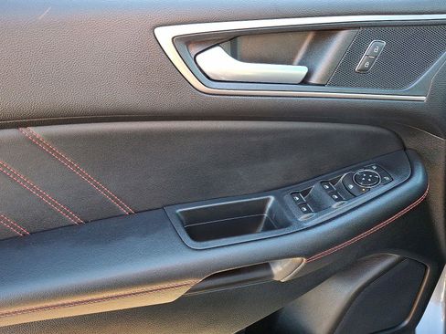 Used 2022 Ford Edge ST-Line w/ Class II Trailer Tow Package image 12