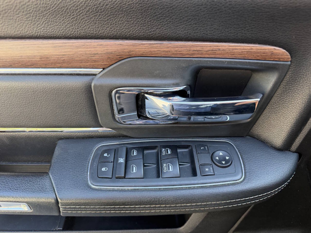 Used 2018 RAM 1500 Laramie w/ Convenience Group AWD/4WD image 24