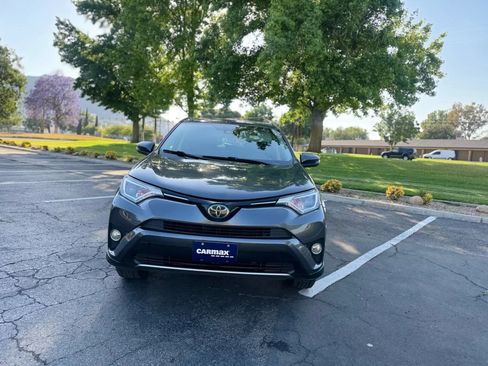 Used 2018 Toyota RAV4 XLE w/ Carpet Mat Package FWD image 4