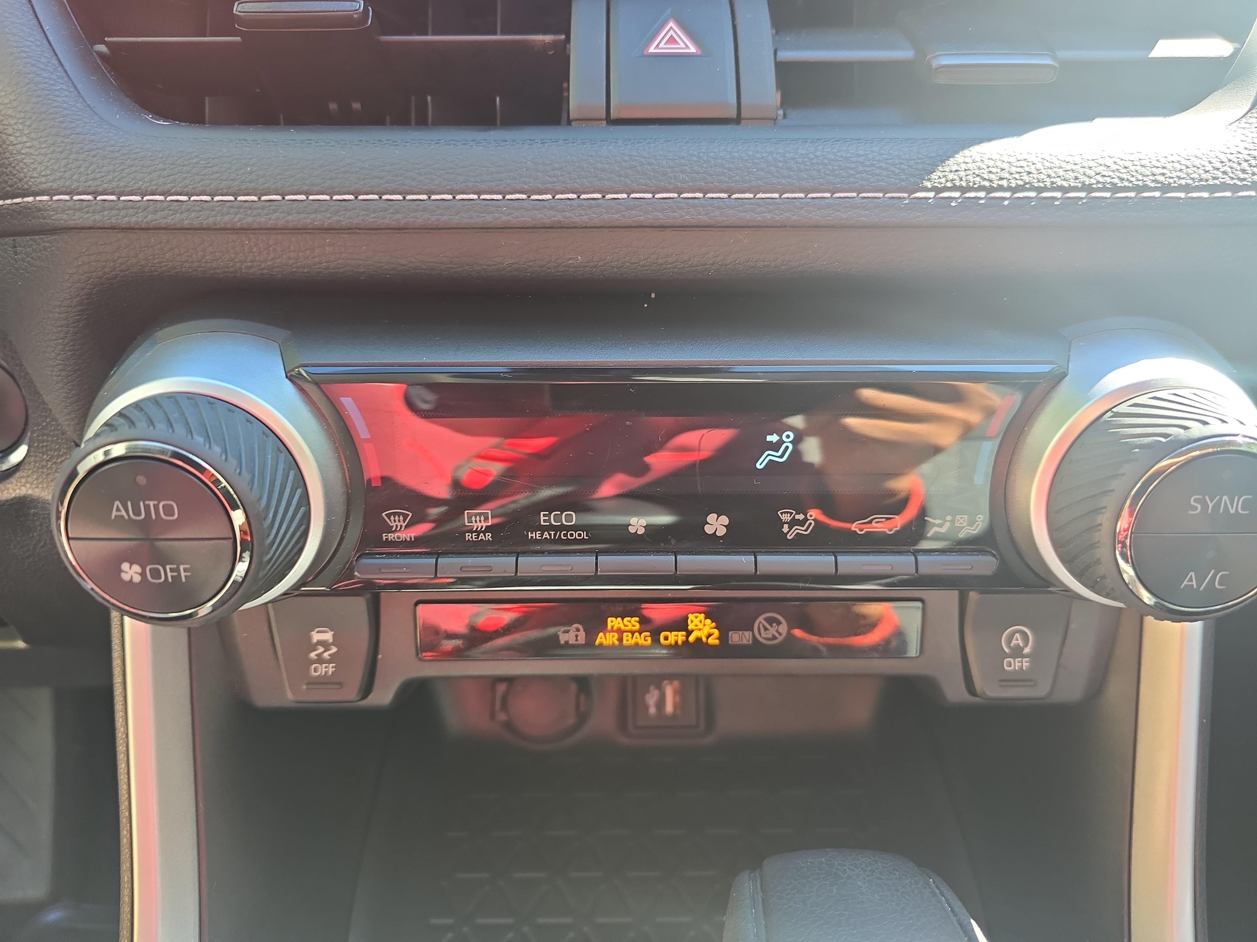 Used 2025 Toyota RAV4 XLE FWD image 21