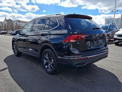 Certified 2022 Volkswagen Tiguan SE w/ Panoramic Sunroof Package AWD/4WD image 4