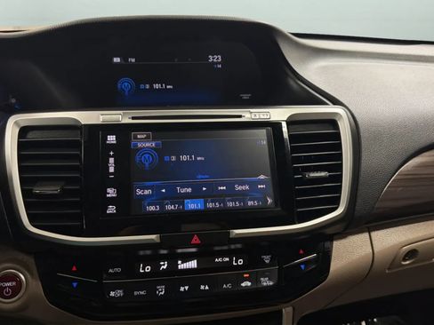 Used 2017 Honda Accord Touring image 13