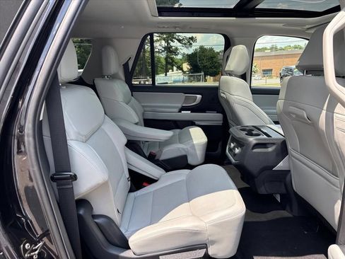 Used 2025 Ford Expedition Max Platinum w/ Driver's Package AWD/4WD image 12